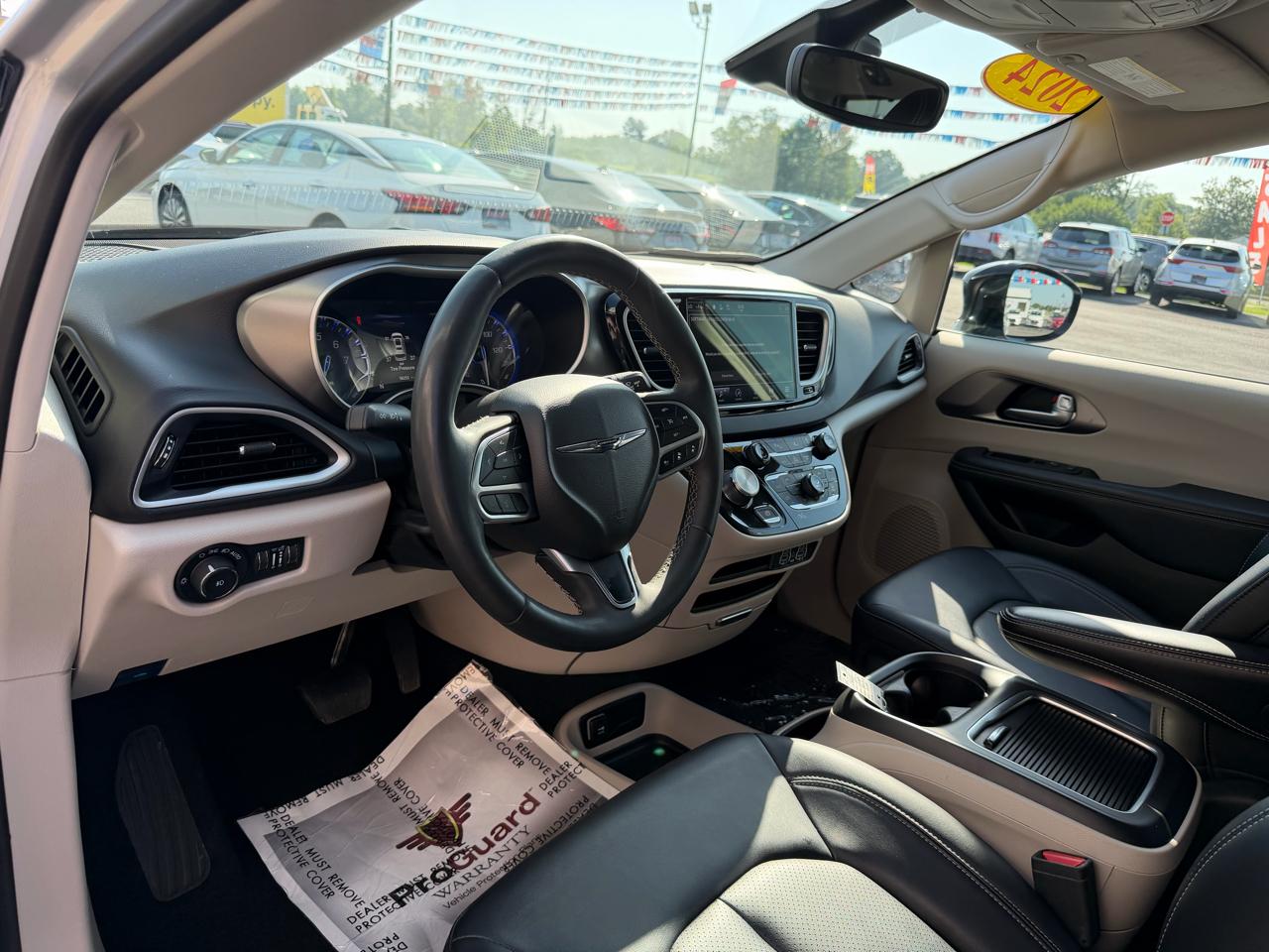 Chrysler Pacifica Touring L FWD 2024
