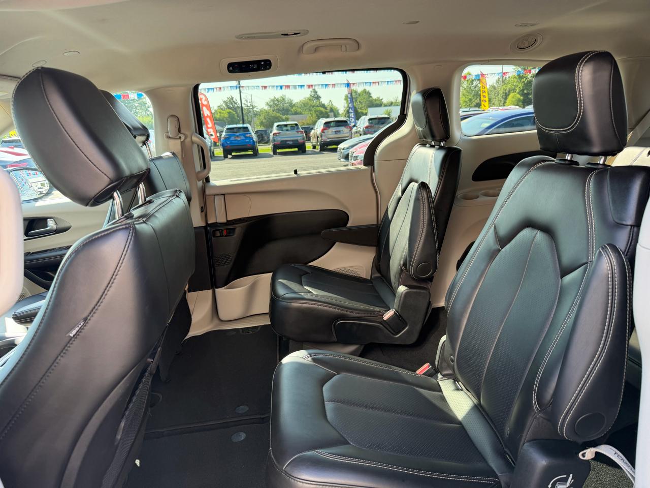 Chrysler Pacifica Touring L FWD 2024