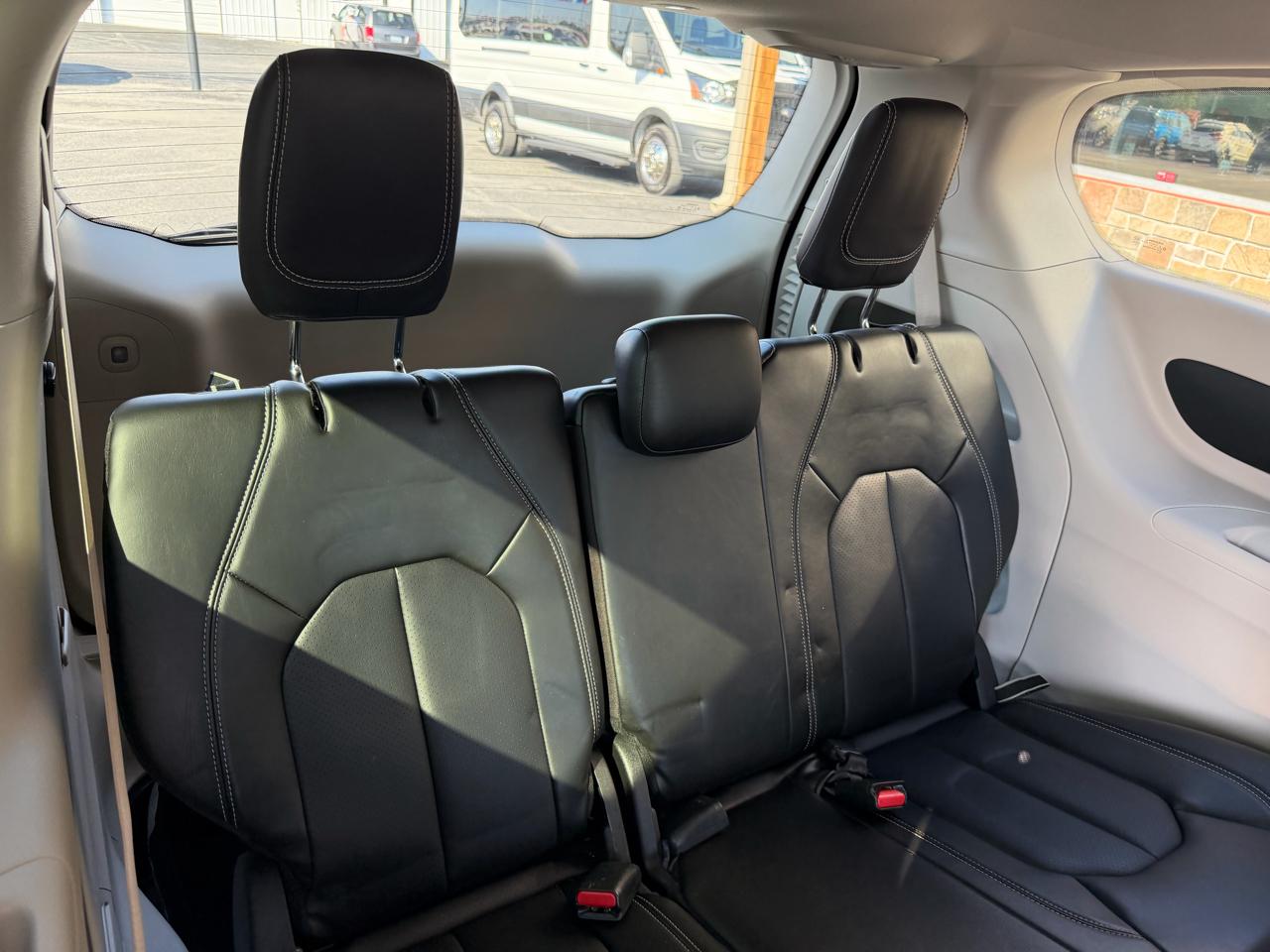 Chrysler Pacifica Touring L FWD 2024