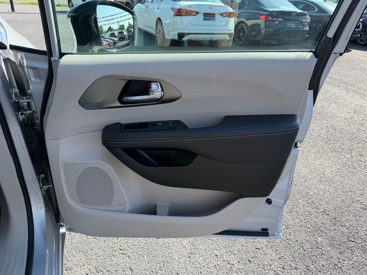 Chrysler Pacifica Touring L FWD 2024