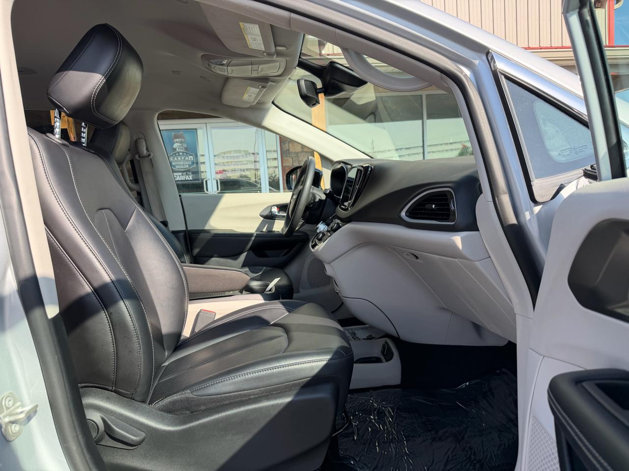 Chrysler Pacifica Touring L FWD 2024