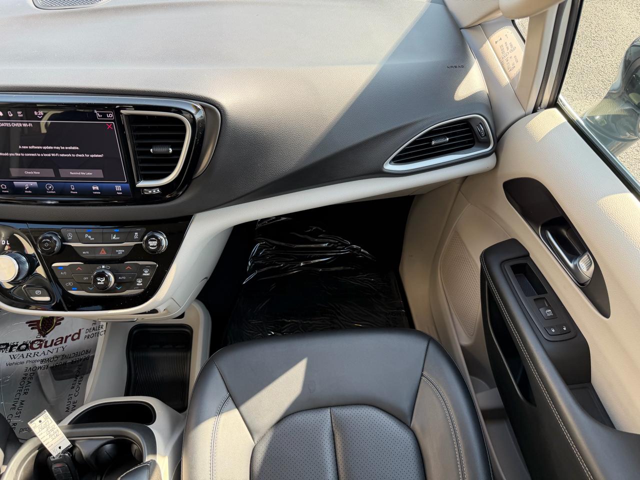 Chrysler Pacifica Touring L FWD 2024