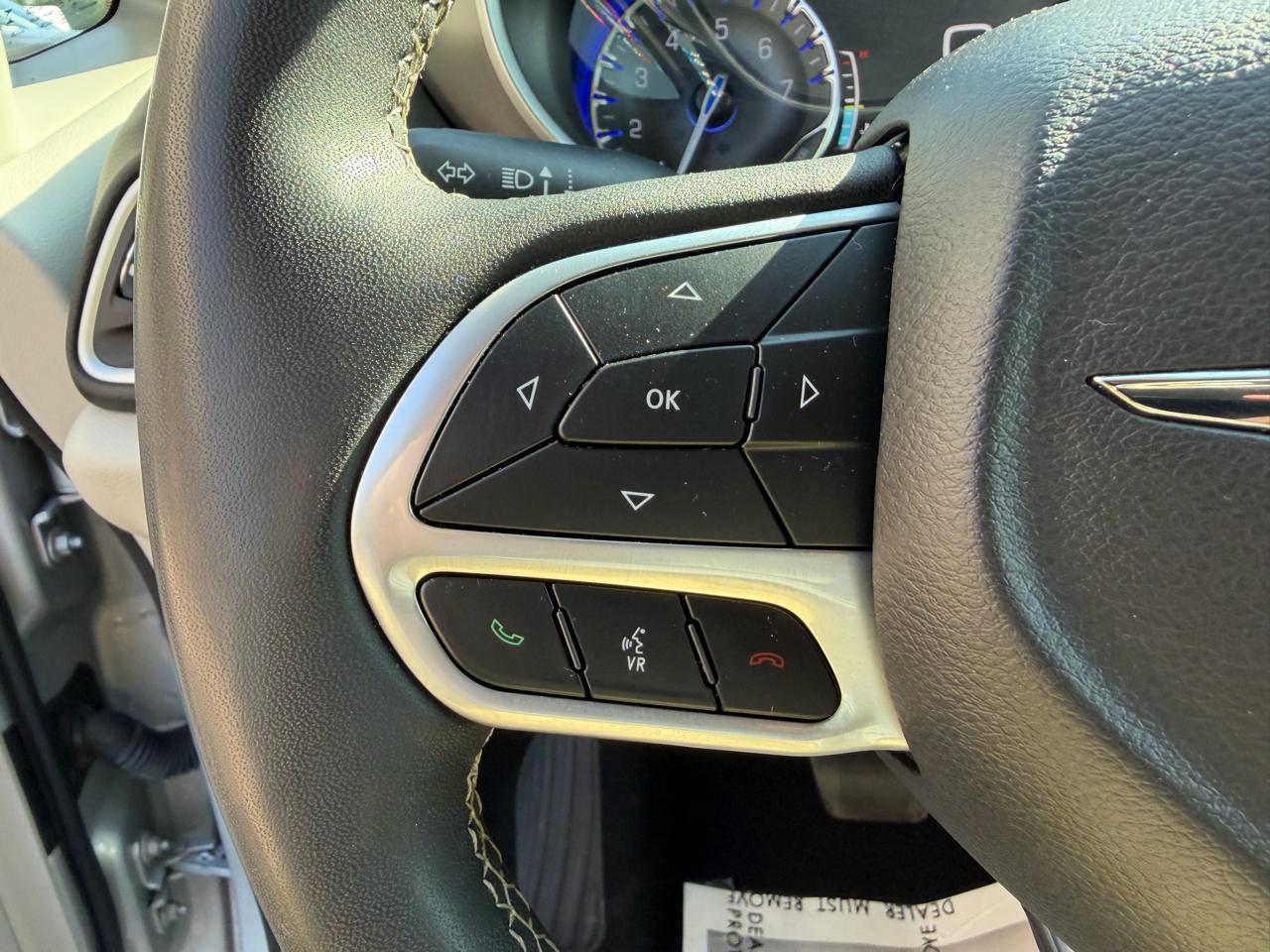 Chrysler Pacifica Touring L FWD 2024