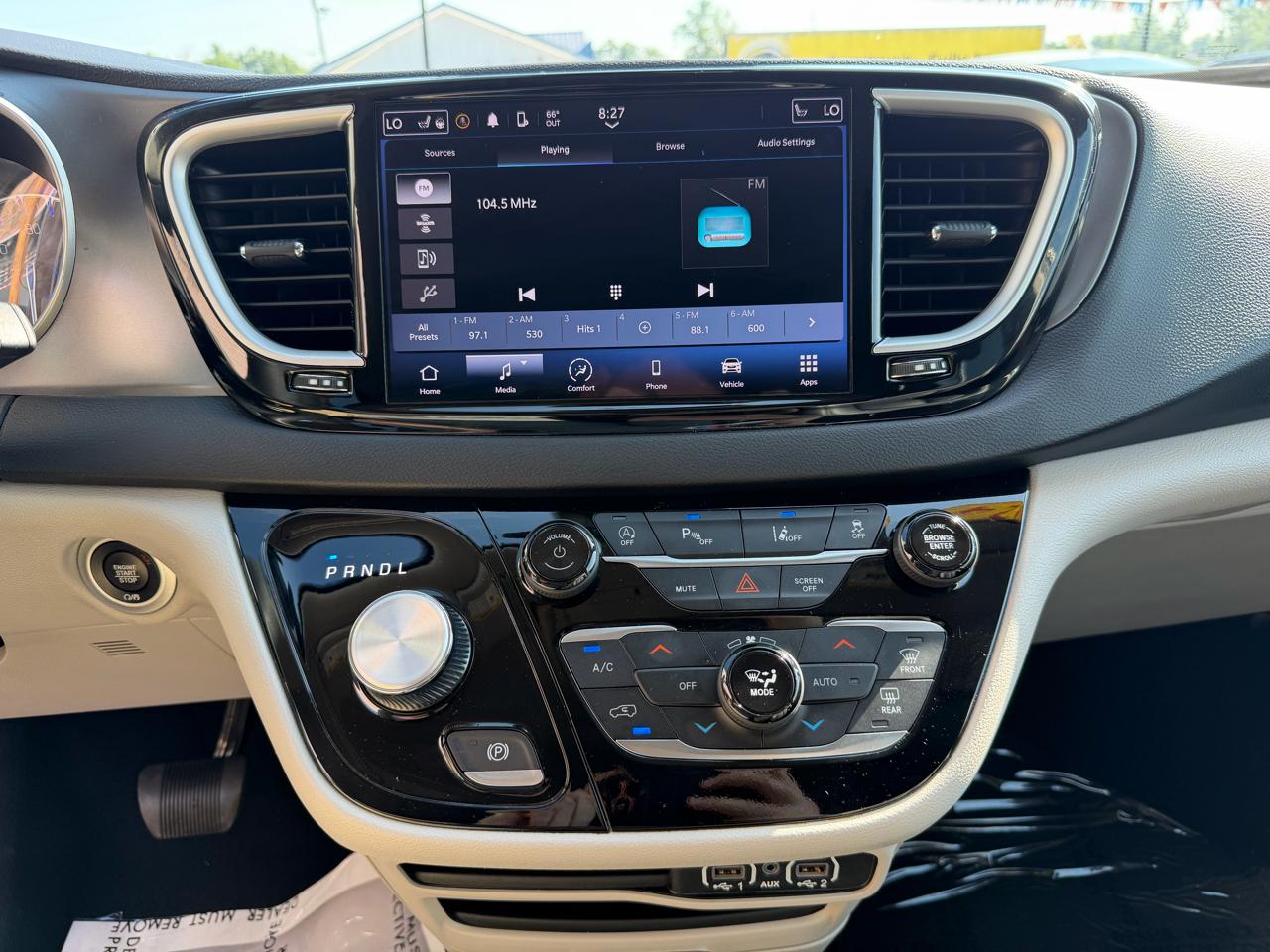 Chrysler Pacifica Touring L FWD 2024