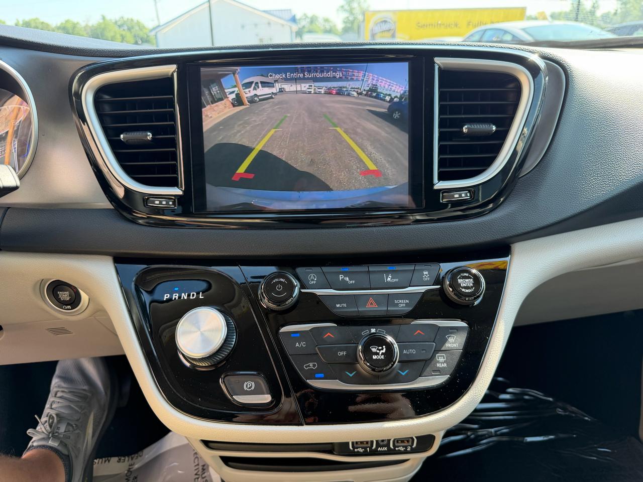 Chrysler Pacifica Touring L FWD 2024