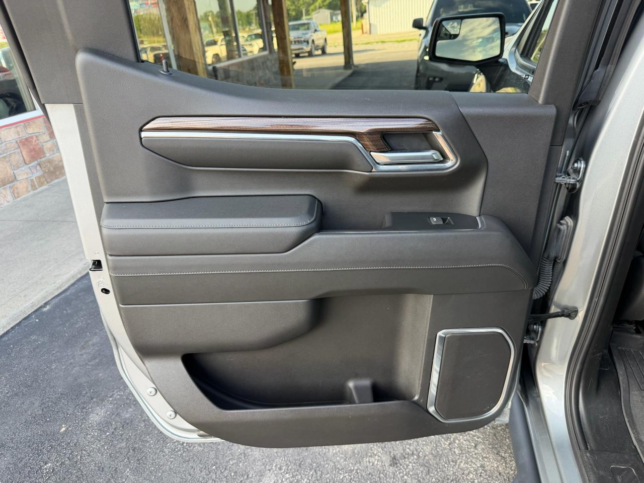 Chevrolet Silverado 1500 4WD Crew Cab 147" RST 2024