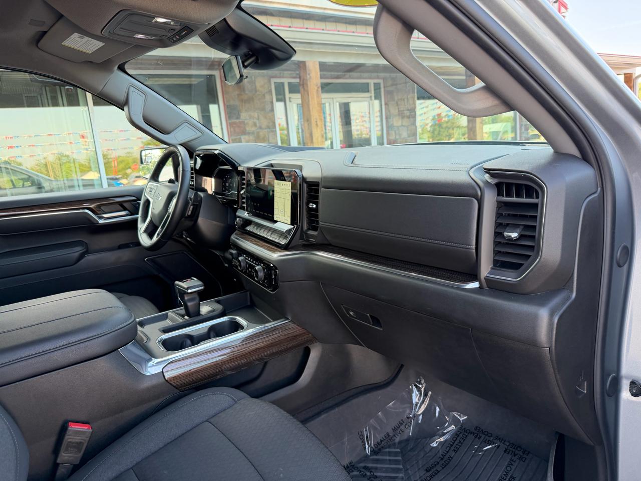 Chevrolet Silverado 1500 4WD Crew Cab 147" RST 2024