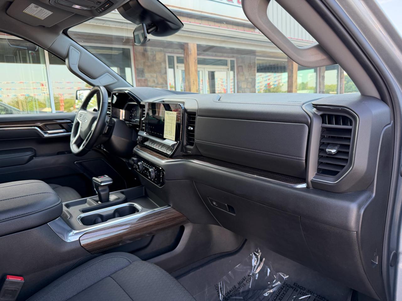 Chevrolet Silverado 1500 4WD Crew Cab 147" RST 2024