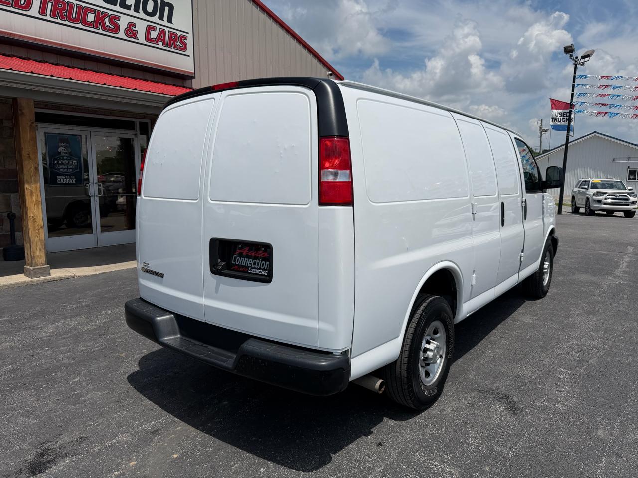 Chevrolet Express Cargo Van RWD 2500 135" 2022