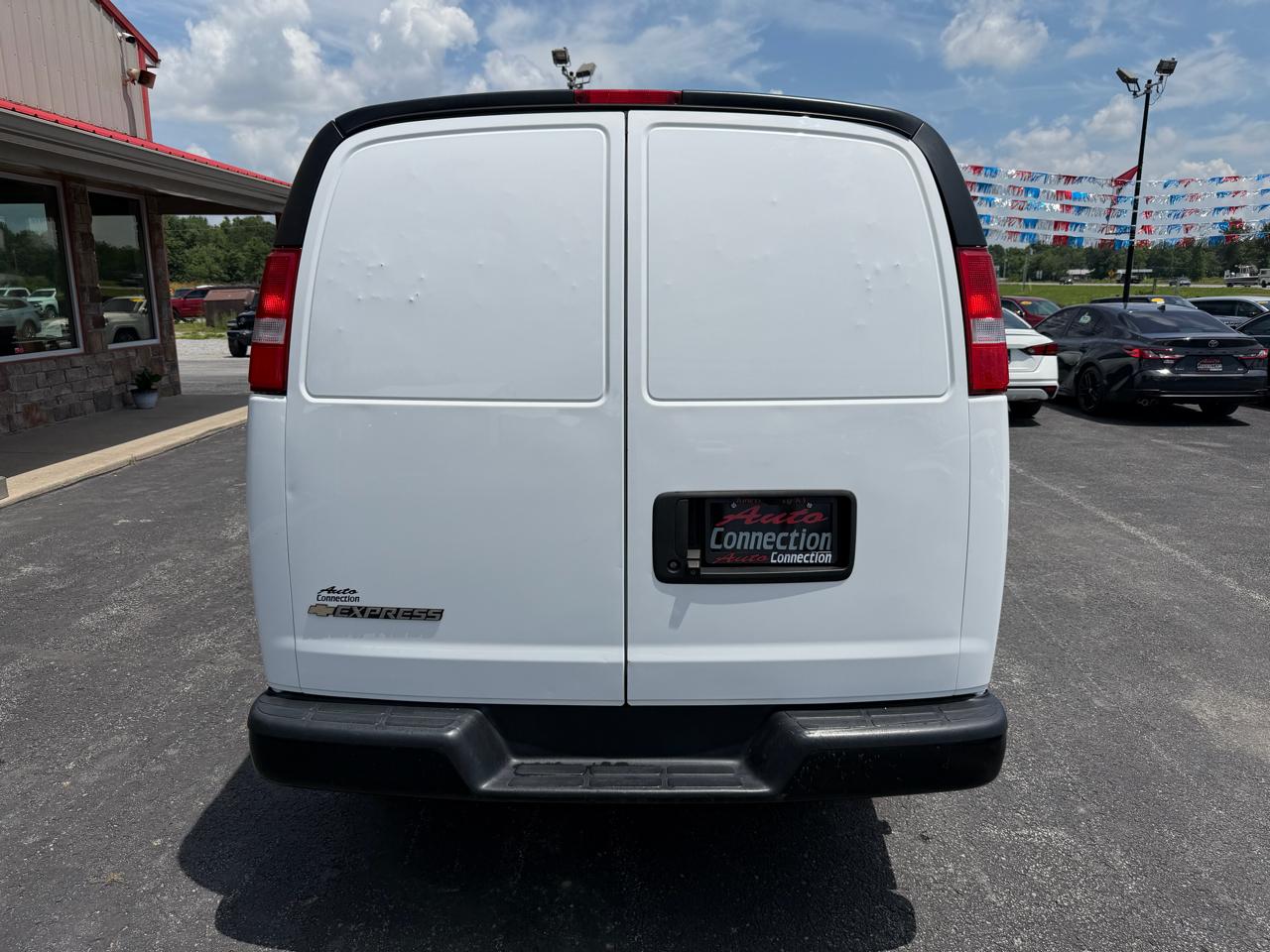 Chevrolet Express Cargo Van RWD 2500 135" 2022