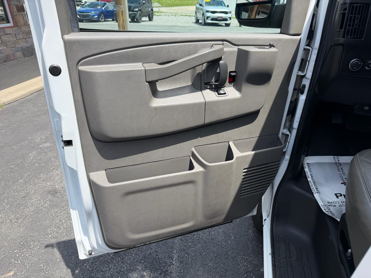 Chevrolet Express Cargo Van RWD 2500 135" 2022