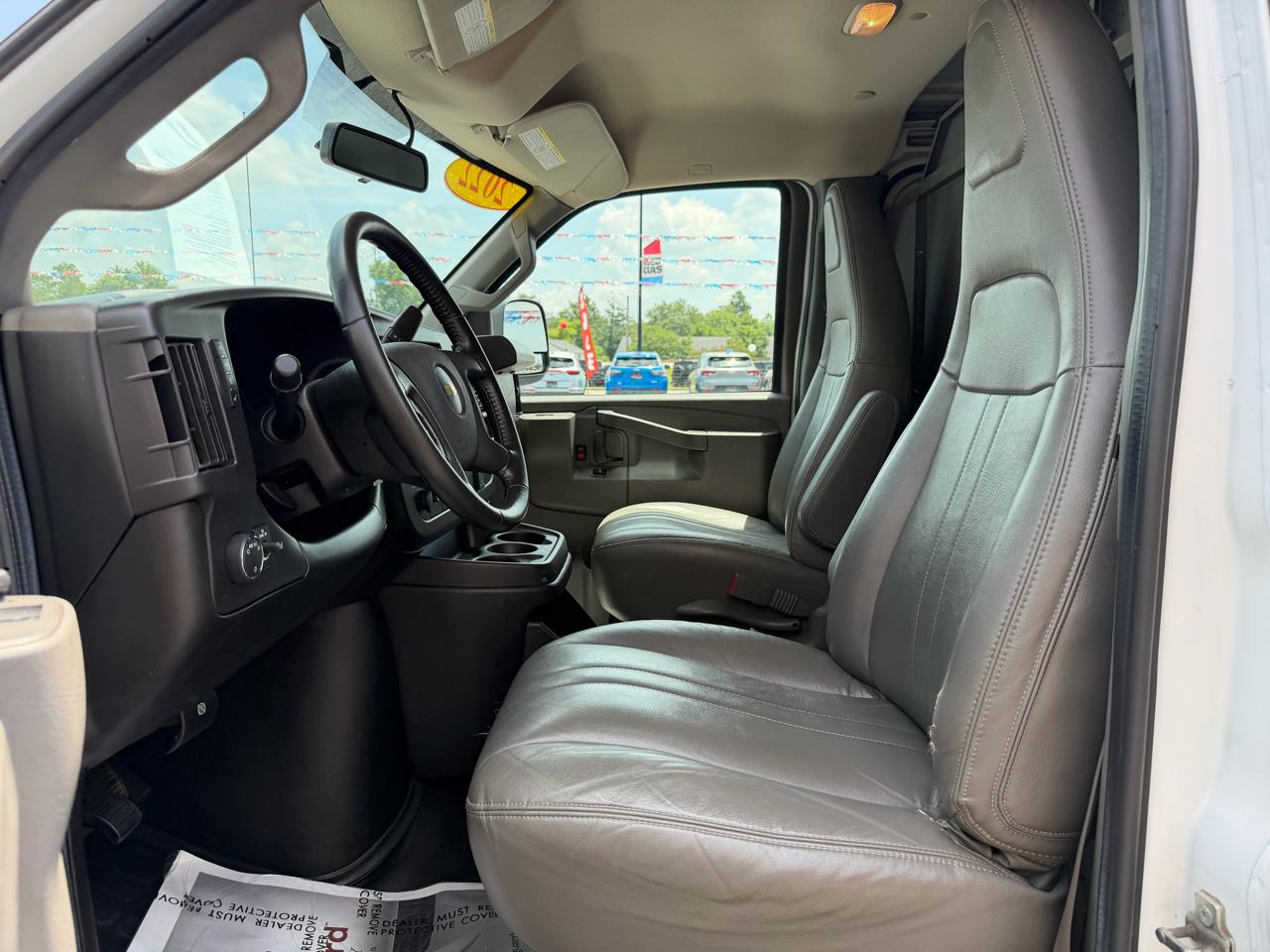 Chevrolet Express Cargo Van RWD 2500 135" 2022