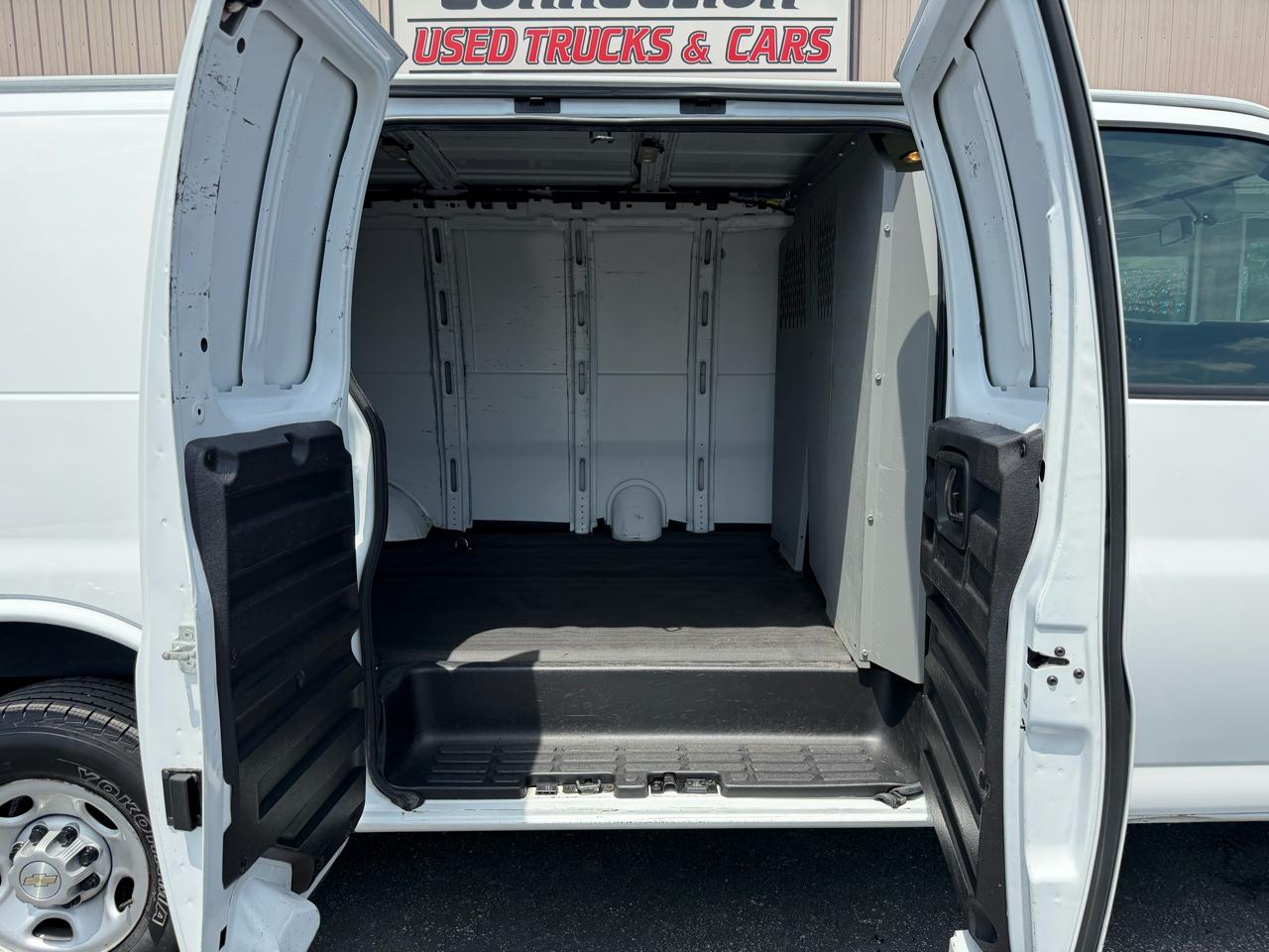 Chevrolet Express Cargo Van RWD 2500 135" 2022