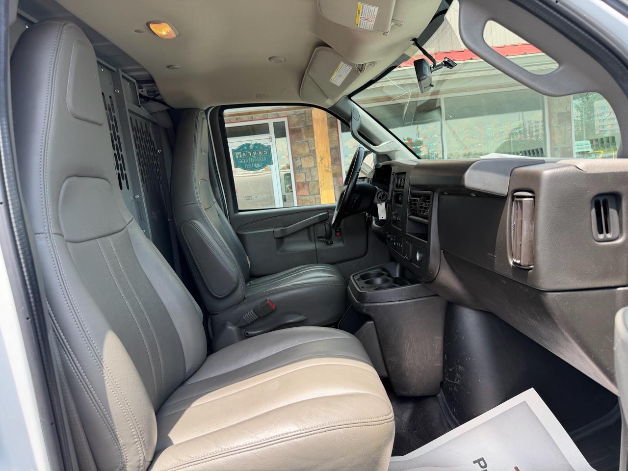 Chevrolet Express Cargo Van RWD 2500 135" 2022