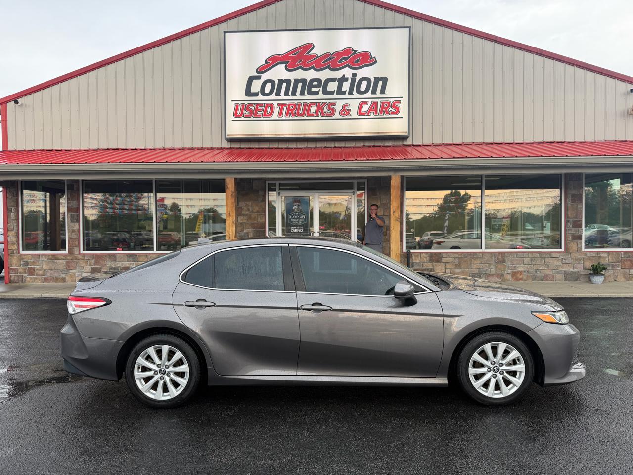 Toyota Camry LE Auto (Natl) 2020