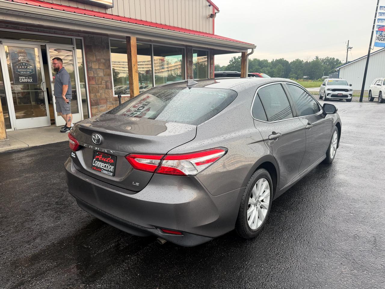Toyota Camry LE Auto (Natl) 2020
