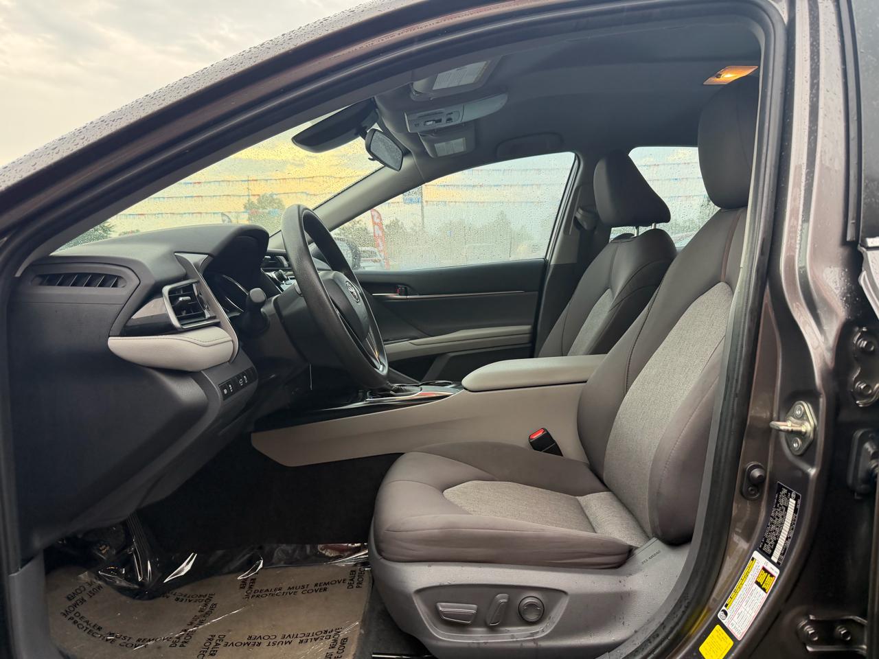 Toyota Camry LE Auto (Natl) 2020