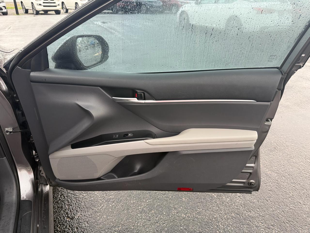 Toyota Camry LE Auto (Natl) 2020