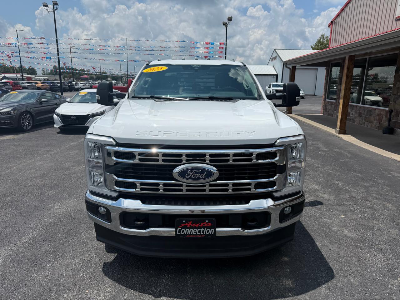 Ford Super Duty F-350 DRW 4WD Crew Cab 172" XLT 2025
