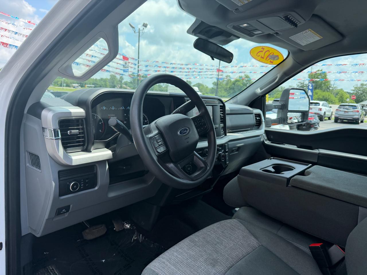 Ford Super Duty F-350 DRW 4WD Crew Cab 172" XLT 2025