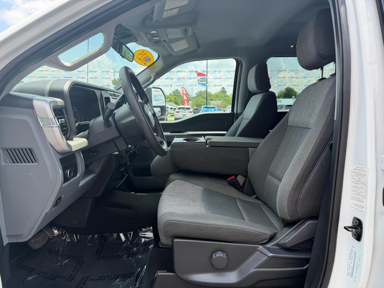 Ford Super Duty F-350 DRW 4WD Crew Cab 172" XLT 2025