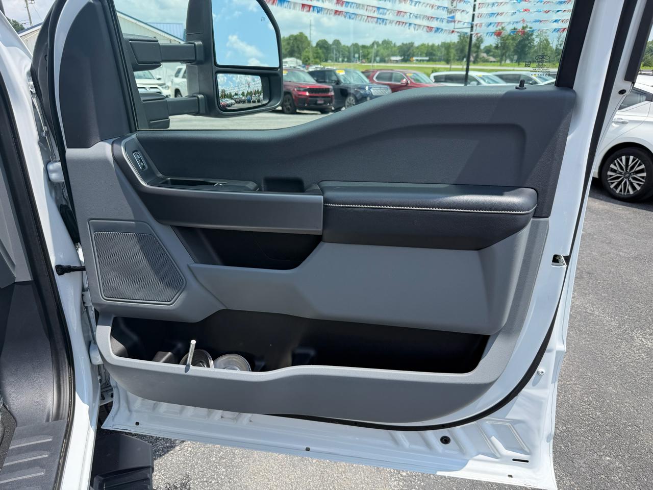 Ford Super Duty F-350 DRW 4WD Crew Cab 172" XLT 2025