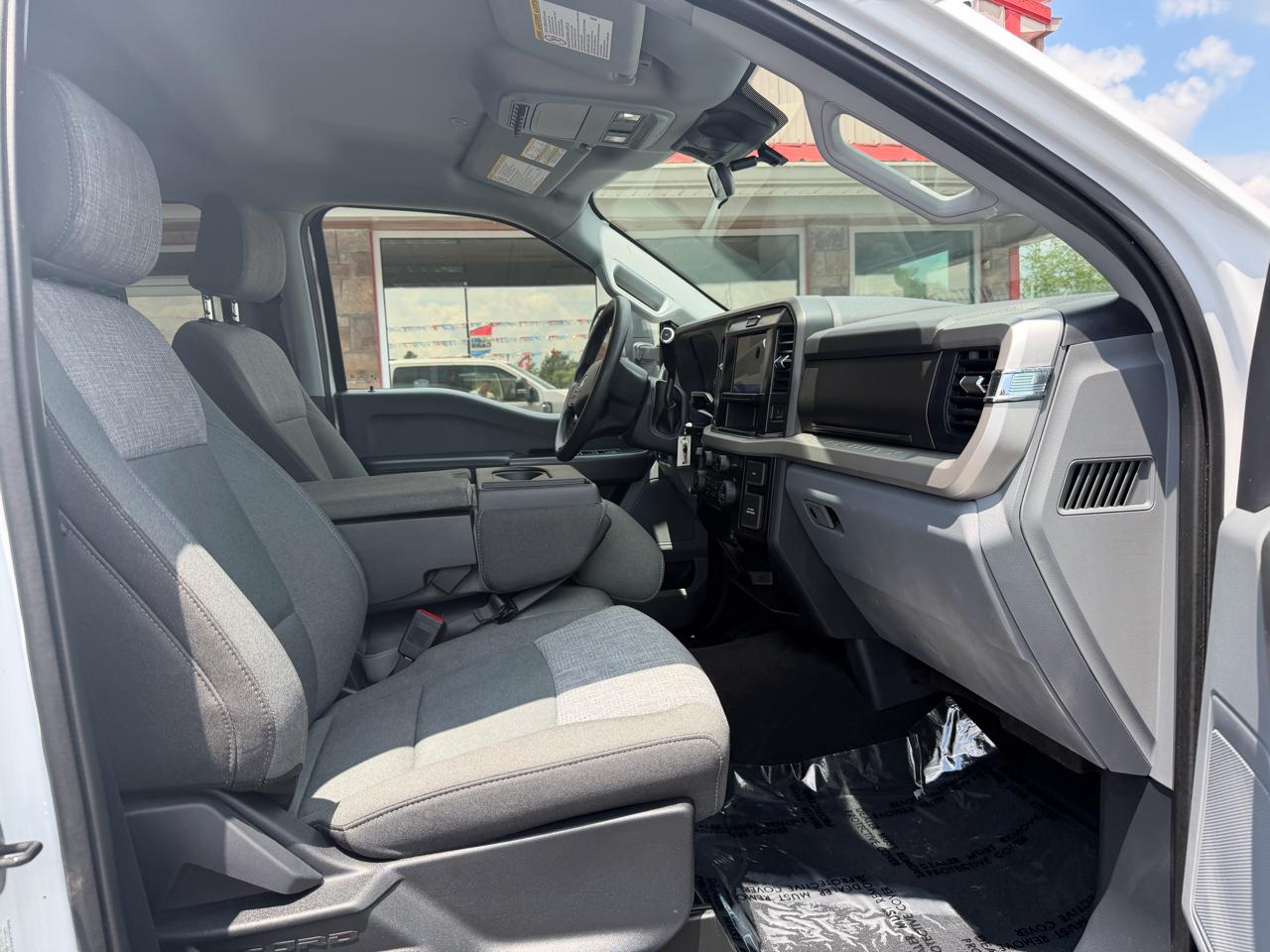 Ford Super Duty F-350 DRW 4WD Crew Cab 172" XLT 2025