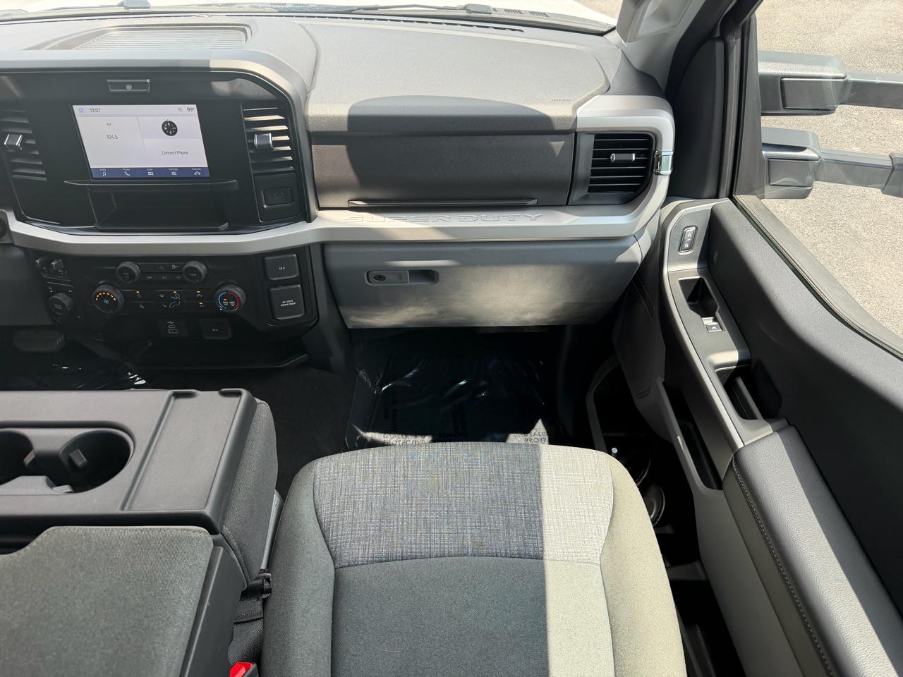 Ford Super Duty F-350 DRW 4WD Crew Cab 172" XLT 2025