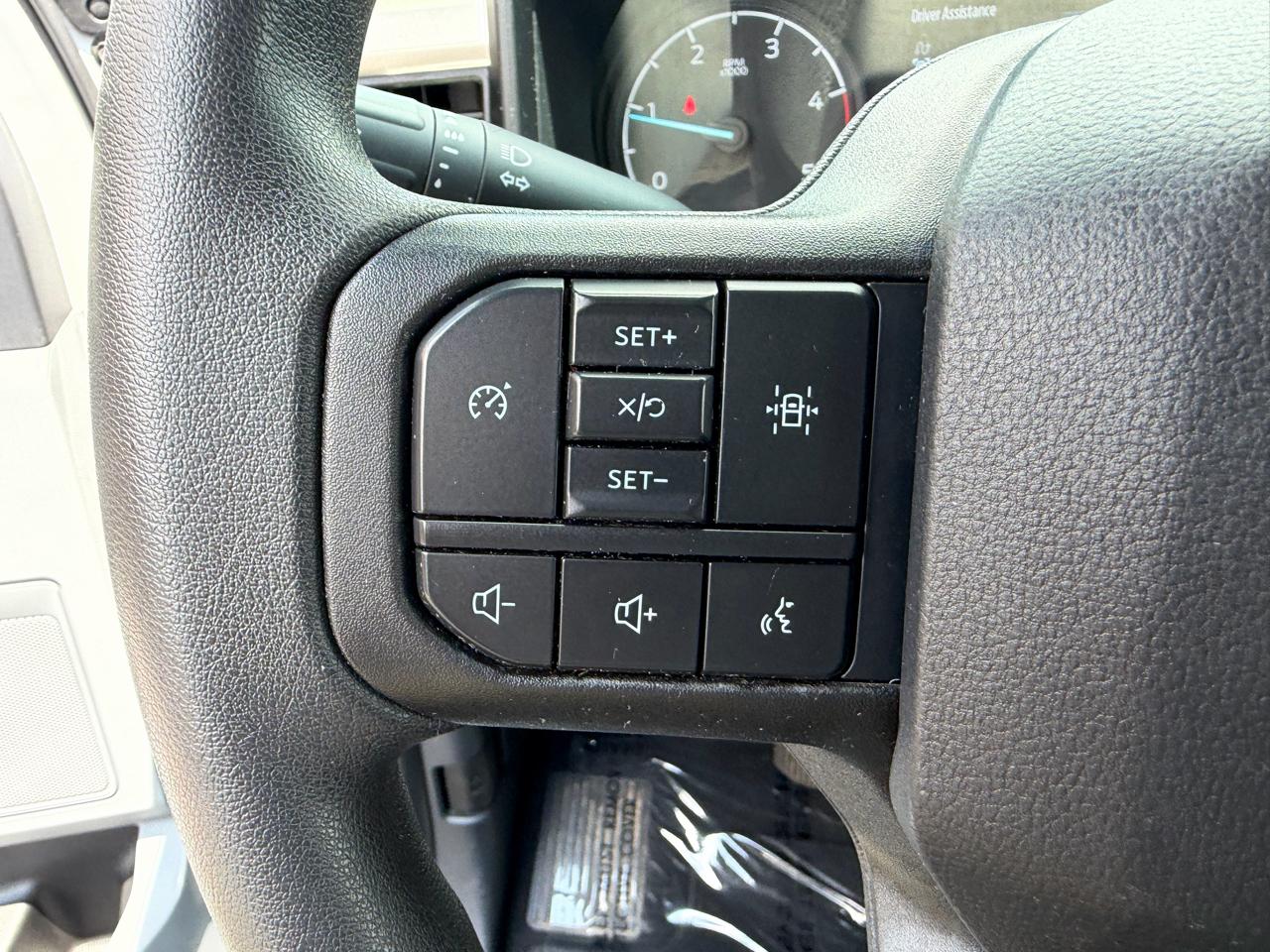 Ford Super Duty F-350 DRW 4WD Crew Cab 172" XLT 2025
