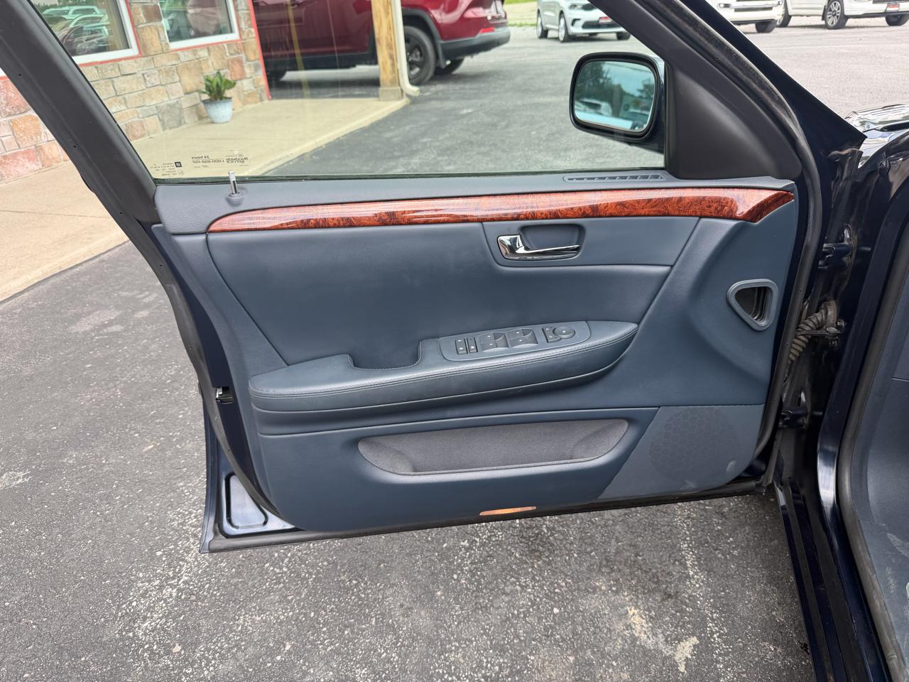 Cadillac DTS 4dr Sdn V8 2007