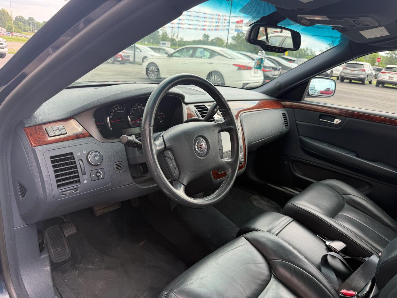 Cadillac DTS 4dr Sdn V8 2007