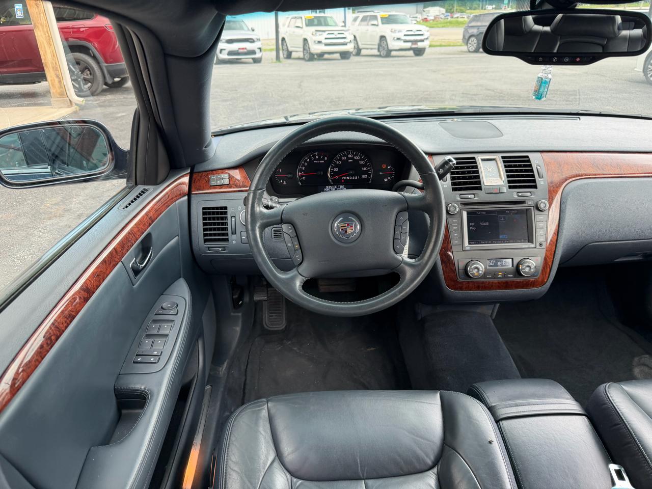 Cadillac DTS 4dr Sdn V8 2007