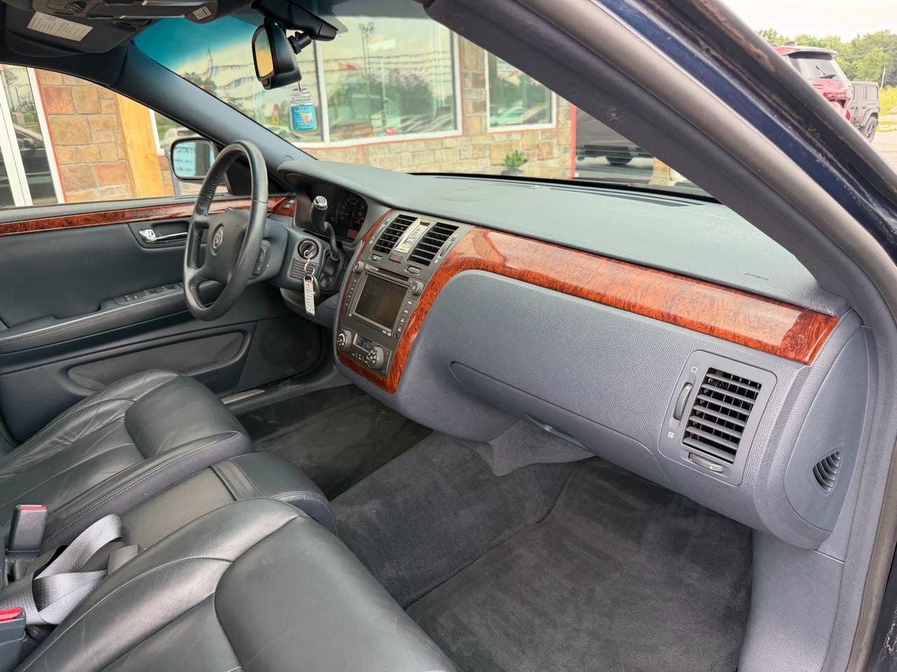 Cadillac DTS 4dr Sdn V8 2007
