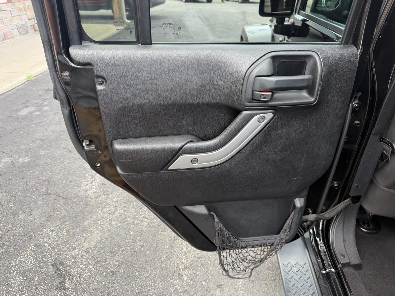 Jeep Wrangler Unlimited 4WD 4dr Sahara 2015
