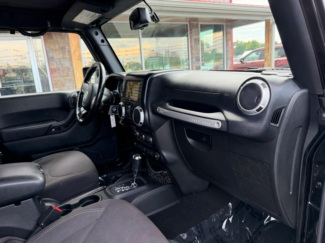 Jeep Wrangler Unlimited 4WD 4dr Sahara 2015