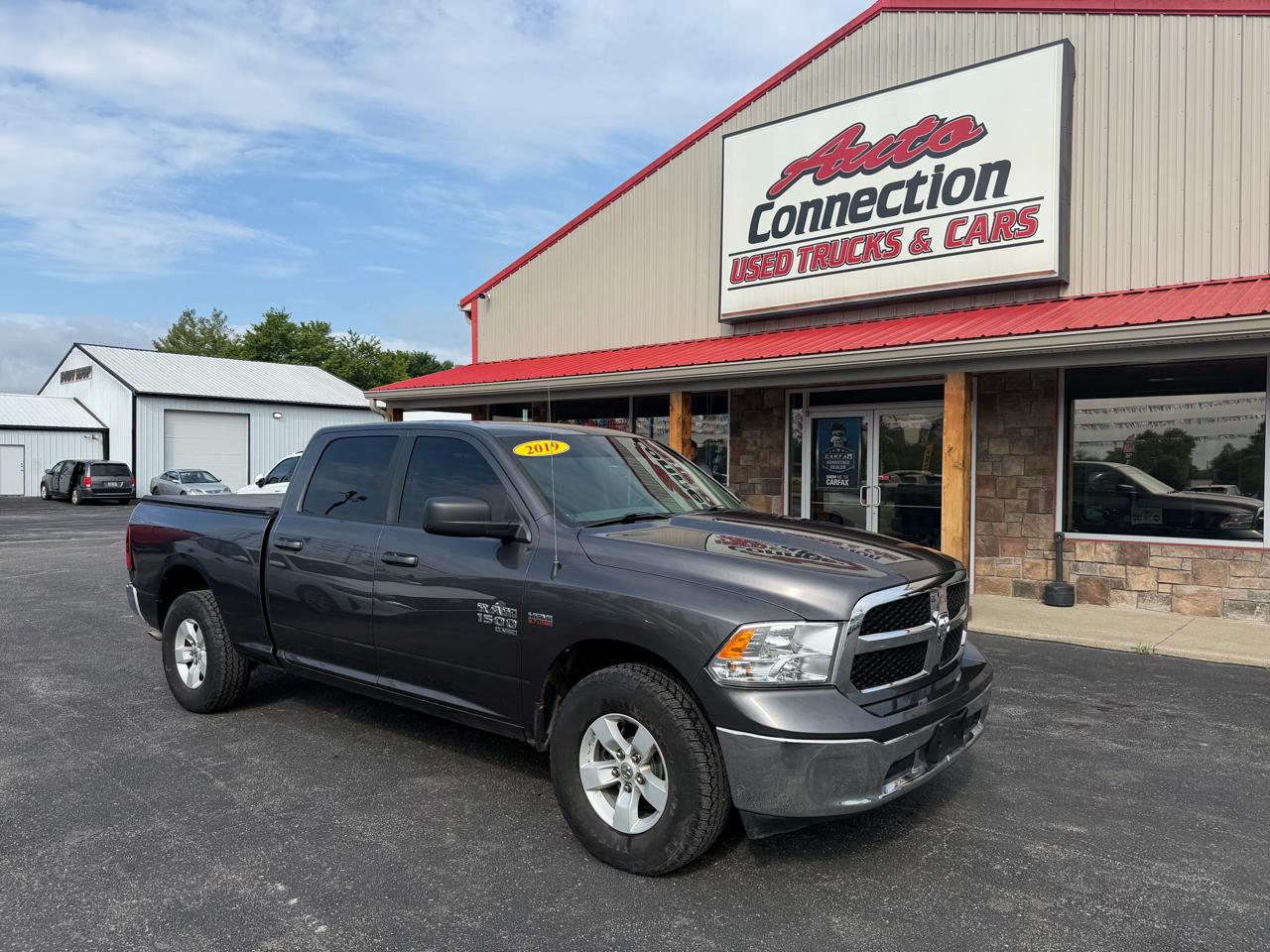 RAM 1500 Classic SLT 4x4 Crew Cab 6'4" Box 2019