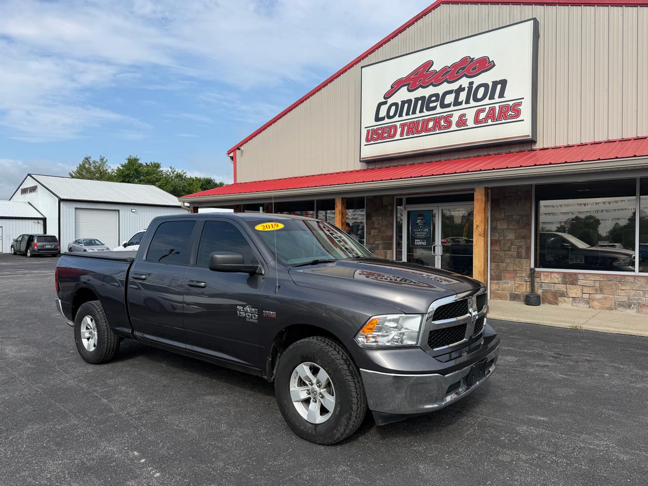 RAM 1500 Classic SLT 4x4 Crew Cab 6'4" Box 2019