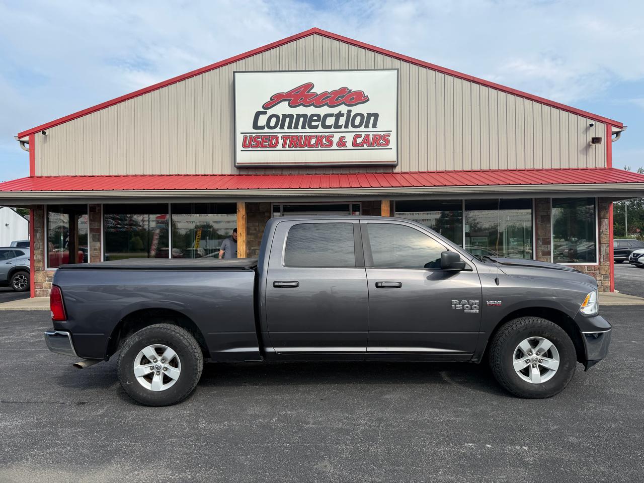 RAM 1500 Classic SLT 4x4 Crew Cab 6'4" Box 2019