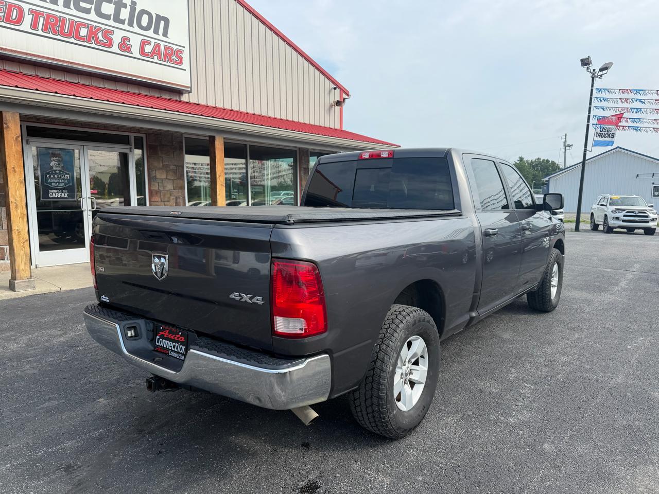 RAM 1500 Classic SLT 4x4 Crew Cab 6'4" Box 2019