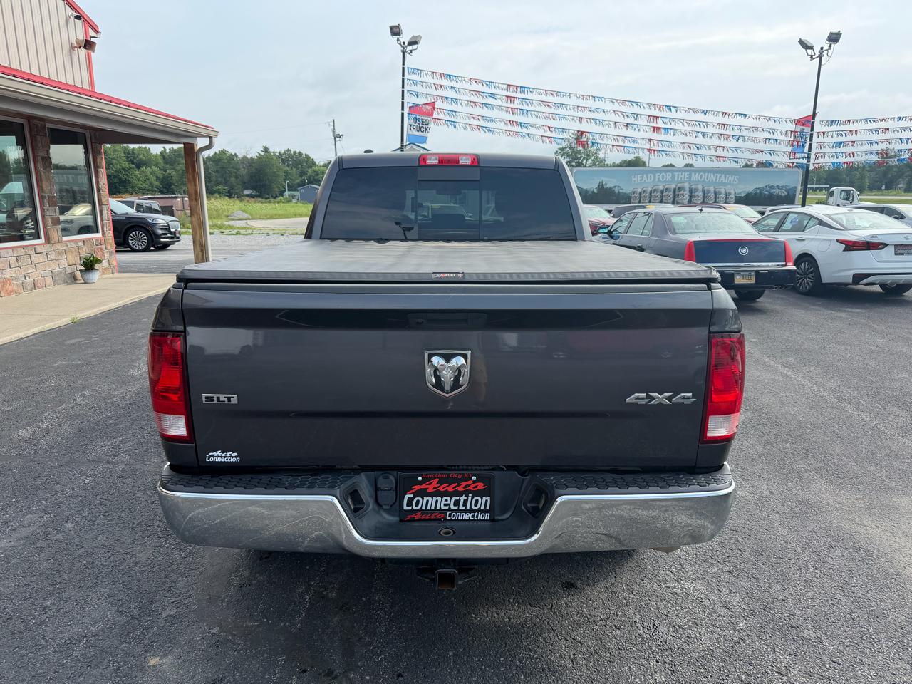 RAM 1500 Classic SLT 4x4 Crew Cab 6'4" Box 2019