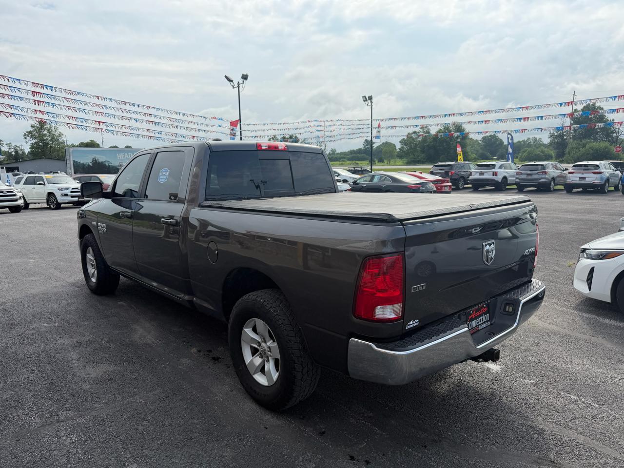 RAM 1500 Classic SLT 4x4 Crew Cab 6'4" Box 2019