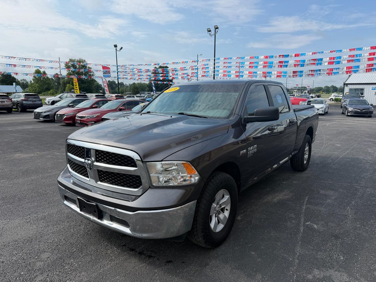 RAM 1500 Classic SLT 4x4 Crew Cab 6'4" Box 2019