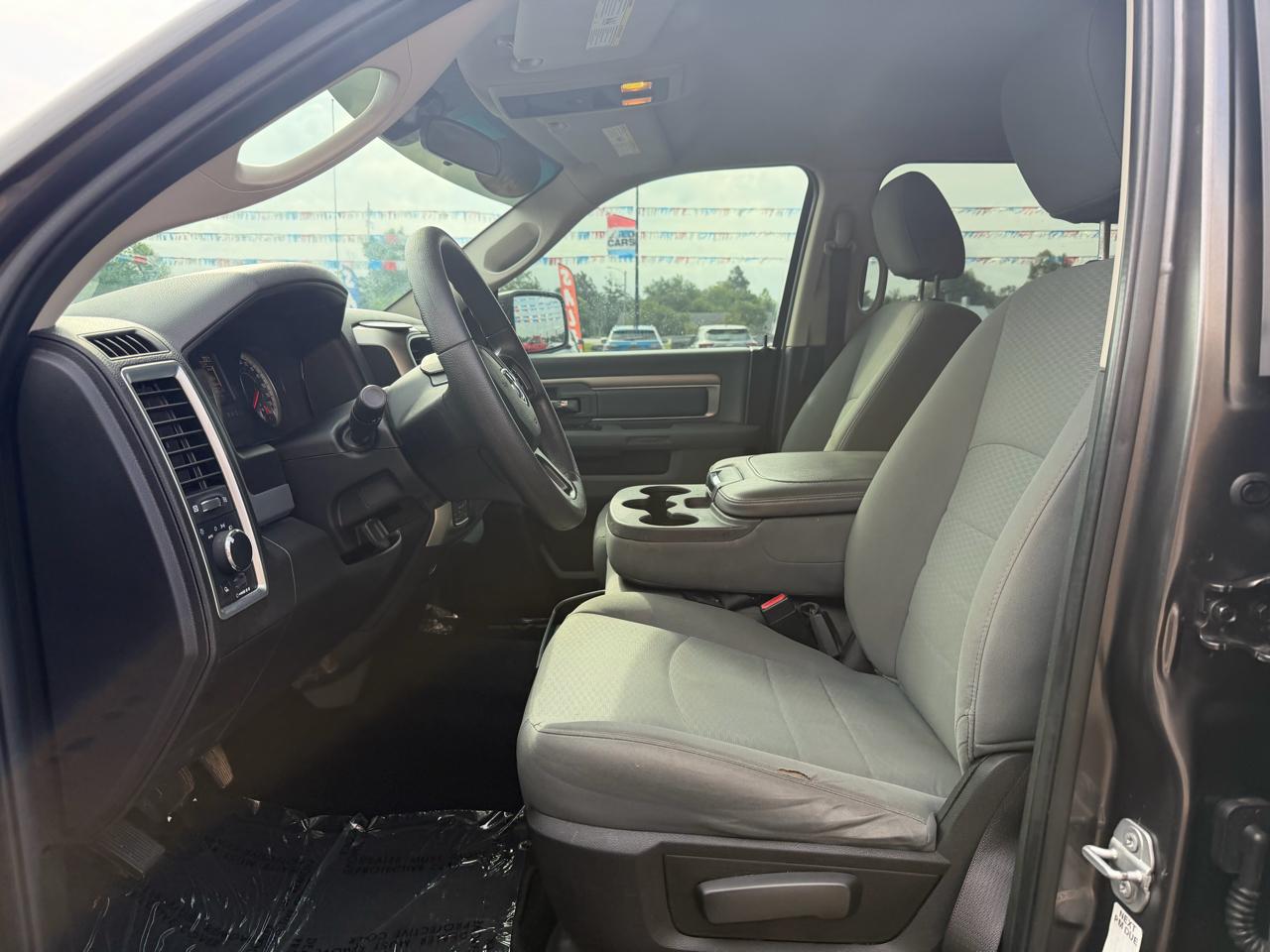 RAM 1500 Classic SLT 4x4 Crew Cab 6'4" Box 2019