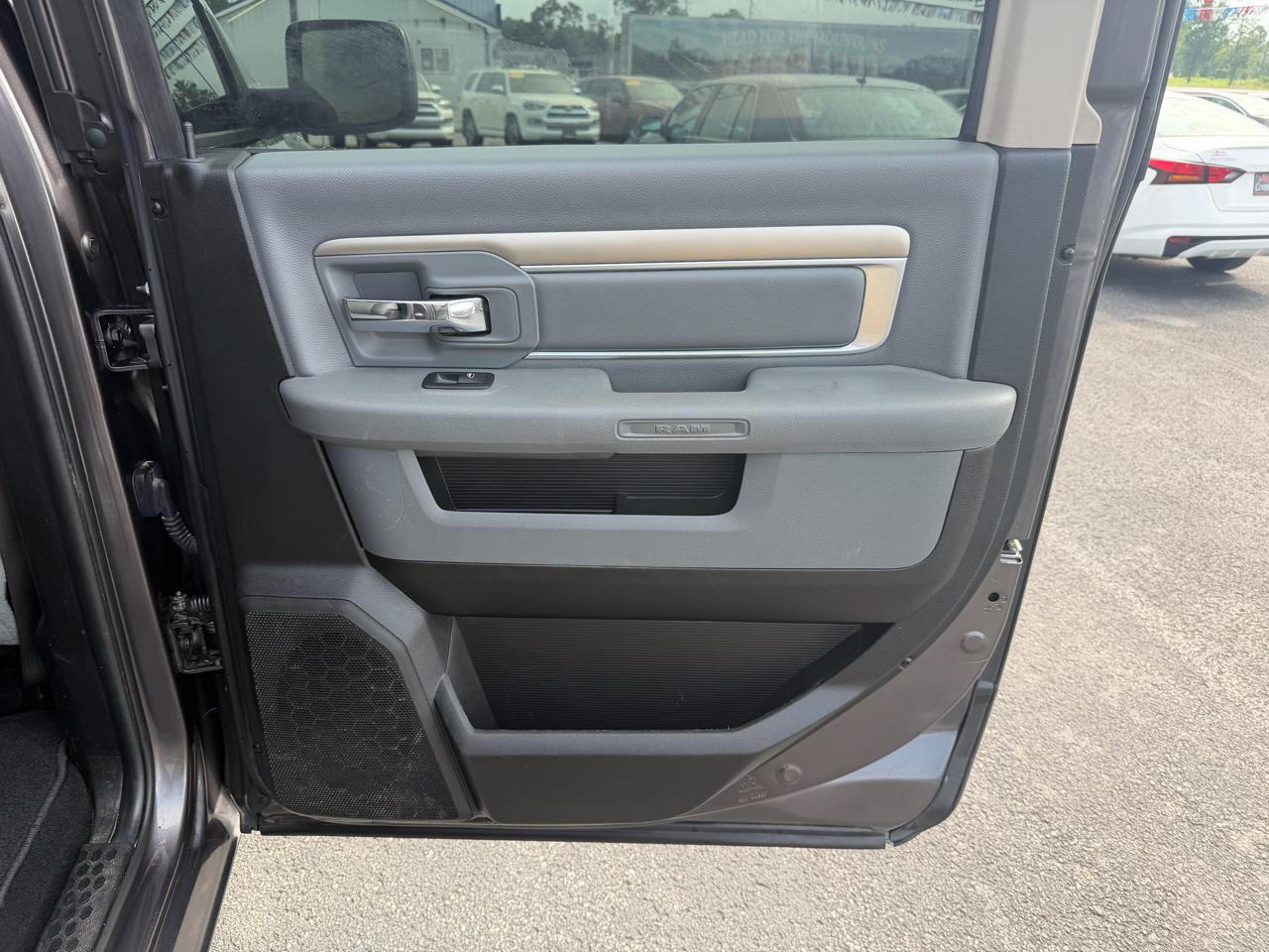 RAM 1500 Classic SLT 4x4 Crew Cab 6'4" Box 2019