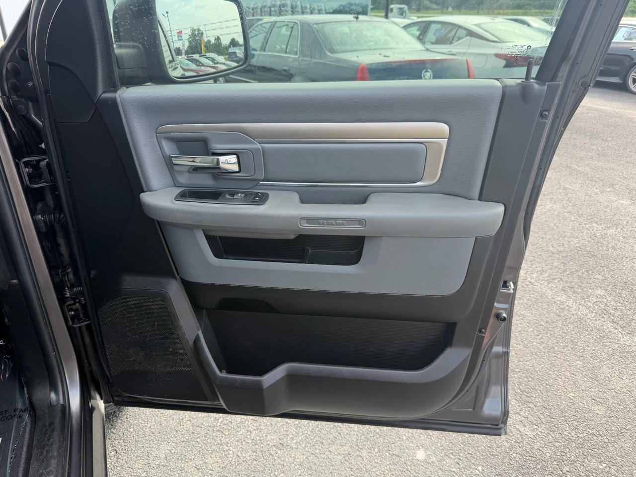 RAM 1500 Classic SLT 4x4 Crew Cab 6'4" Box 2019