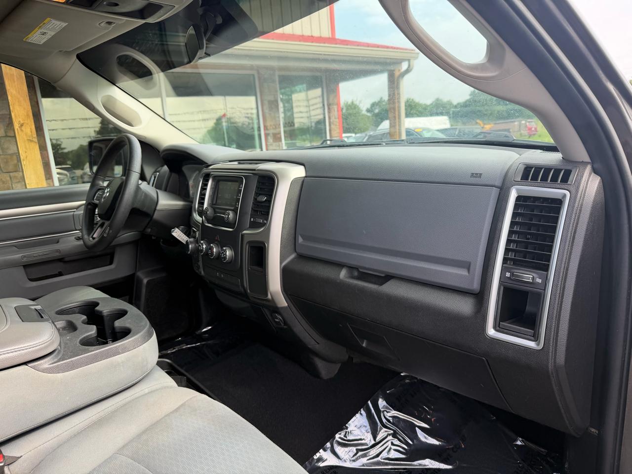 RAM 1500 Classic SLT 4x4 Crew Cab 6'4" Box 2019