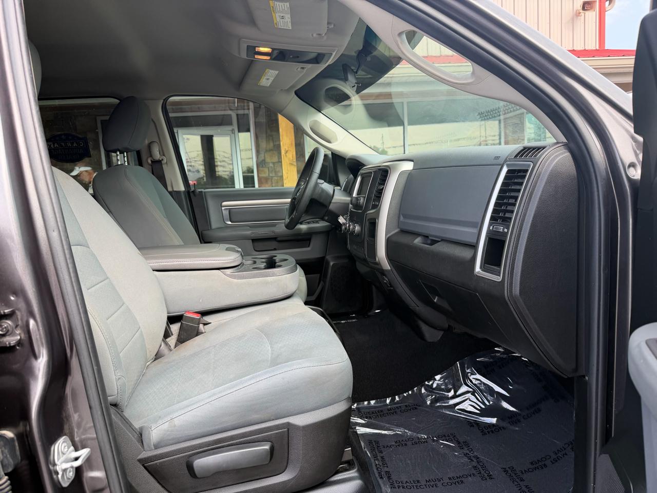 RAM 1500 Classic SLT 4x4 Crew Cab 6'4" Box 2019