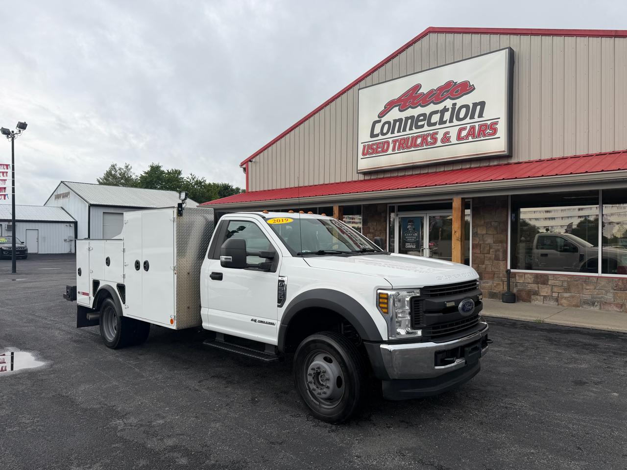 Ford Super Duty F-550 DRW 4WD Reg Cab 141" WB 60" CA XL 2019