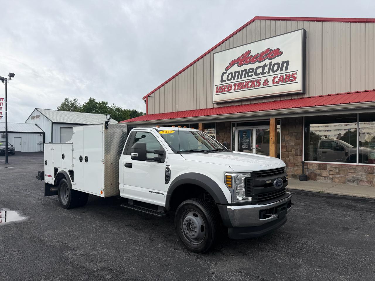 Ford Super Duty F-550 DRW 4WD Reg Cab 141" WB 60" CA XL 2019