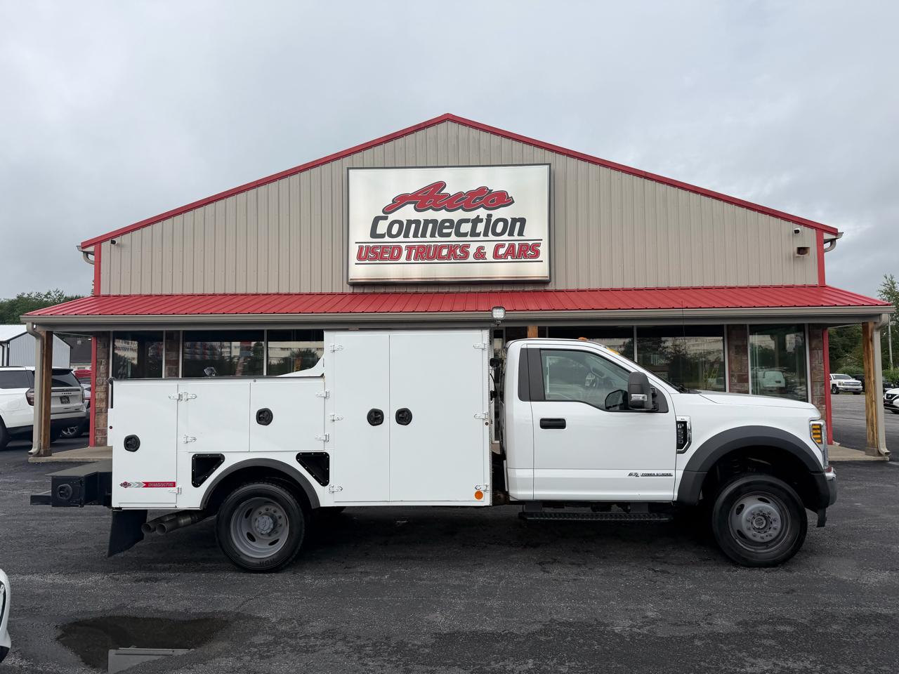 Ford Super Duty F-550 DRW 4WD Reg Cab 141" WB 60" CA XL 2019